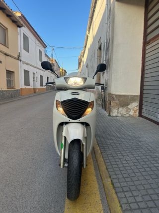 Honda SH 125 Scooter Blanca