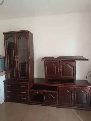 Mueble de salón madera y cristal