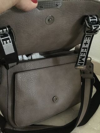 Bolso de tienda local beige y negro