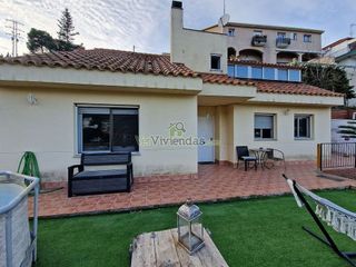 Chalet en venta en Vallirana