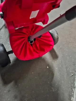 Triciclo infantil feber de famosa en color rojo