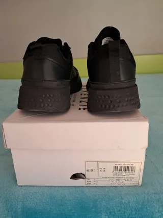 Zapatillas McKenzie Talla 39 Negras