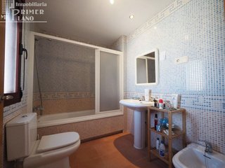 Casa adosada en venta en Tomelloso