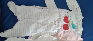 Lote 4 pijamas bebé niña (0 meses)