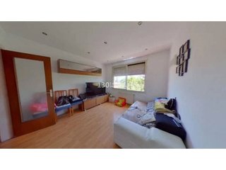 Piso en venta en La Trinitat Nova en Barcelona