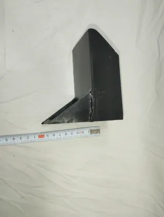 Soporte de hierro para sujetar piezas.