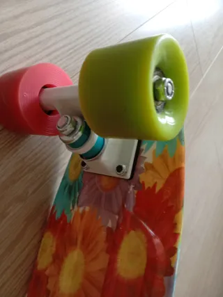 Monopatín Peacock colorido