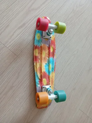 Monopatín Peacock colorido