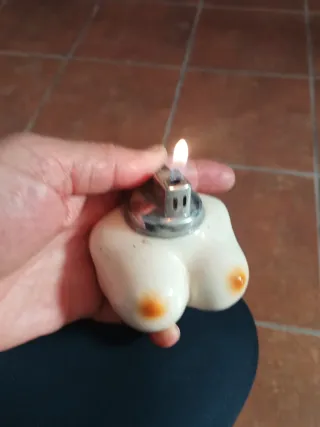 Accendino soprammobile design seno