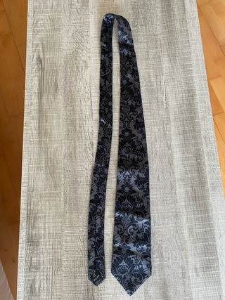 Corbata Versace 100% Seda Negra y Gris