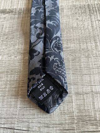 Corbata Versace 100% Seda Negra y Gris
