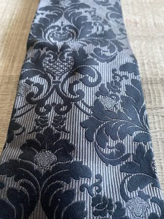 Corbata Versace 100% Seda Negra y Gris