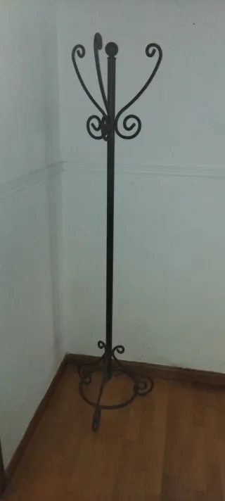 Perchero de forja estilo clásico