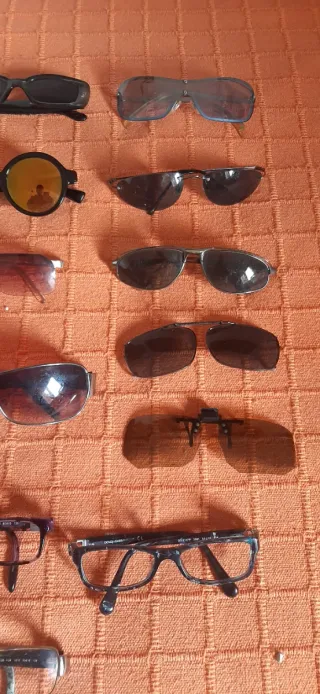 Gafas de sol y monturas.