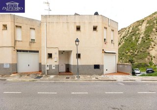 Casa adosada en venta en Cenes de la Vega