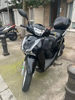 Honda SH 125cc Scooter Negra