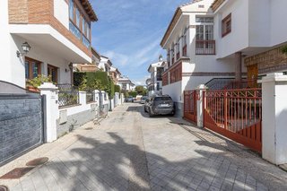 Casa adosada en venta en Barrio de Zaidín en Granada