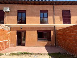 Casa adosada en venta en Torrijos