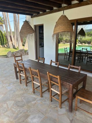 Mesa de madera estilo payés hecha a mano