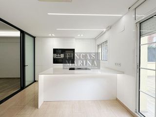 Casa adosada en venta en Passeig Maragall - Zona Estació en Gavà
