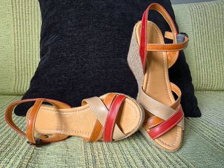 Sandalia cuña cuero artesanal T36