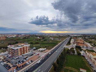 Piso en venta en La Torre en Valencia