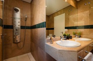 Piso en venta en Los Naranjos - Las Brisas en Marbella