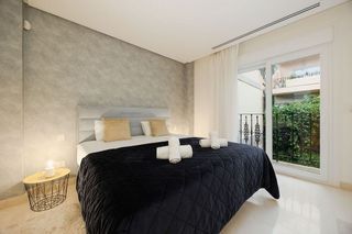 Piso en venta en Los Naranjos - Las Brisas en Marbella