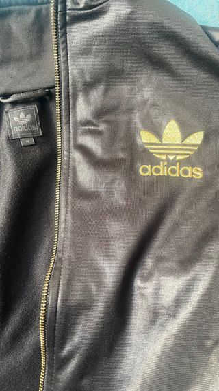 Chaqueta Adidas Chile 62 Negra y Dorada