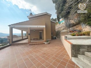 Chalet en venta en Vallirana