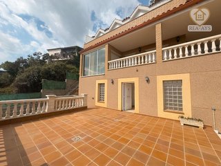 Chalet en venta en Vallirana