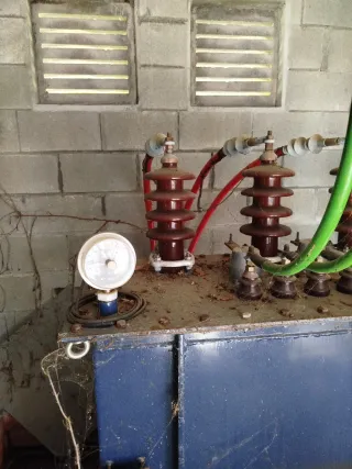 Sala de transformador eléctrico completa 160 KVA
