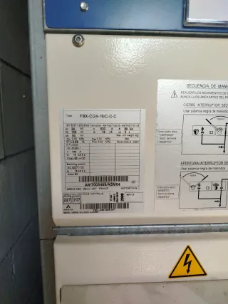 Sala de transformador eléctrico completa 160 KVA