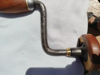 Berbiquí antiguo restaurado y personalizado