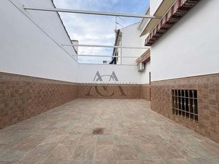 Chalet en venta en Lucena