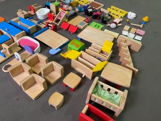 Casa de muñecas vintage de PlanToys + Accesorios