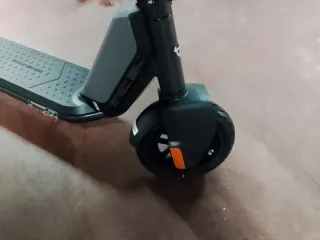 Patinete eléctrico negro