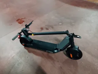 Patinete eléctrico negro