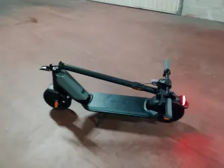 Patinete eléctrico negro