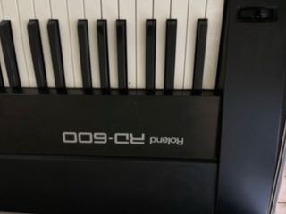Piano Roland RD-600