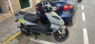 Aprilia SR Scooter Gris y Amarillo