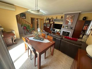 Casa adosada en venta en Singuerlín - Can Franquesa - Les Oliveres en Santa Coloma de Gramanet