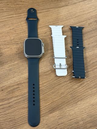 Apple Watch Ultra 1 con 3 correas