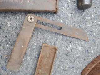 Martillo, cincel .escuadra carpintero.+ 2 planchas