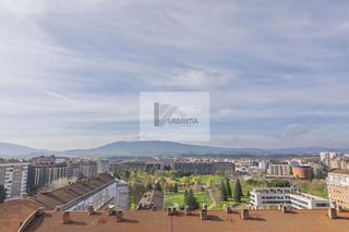 Piso en venta en Ermitagaña - Mendebaldea en Pamplona