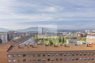 Piso en venta en Ermitagaña - Mendebaldea en Pamplona