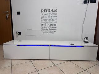 Mobile TV Bianco con LED Blu