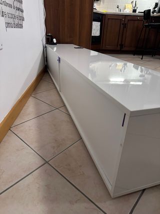 Mobile TV Bianco con LED Blu