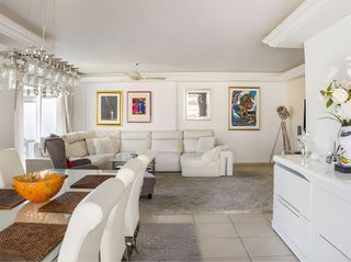 Ático en venta en Nueva Andalucía centro en Marbella