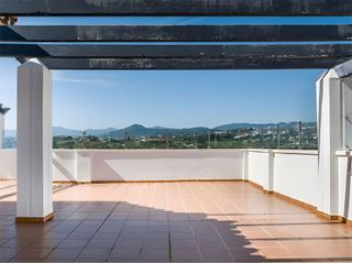 Ático en venta en Nueva Andalucía centro en Marbella